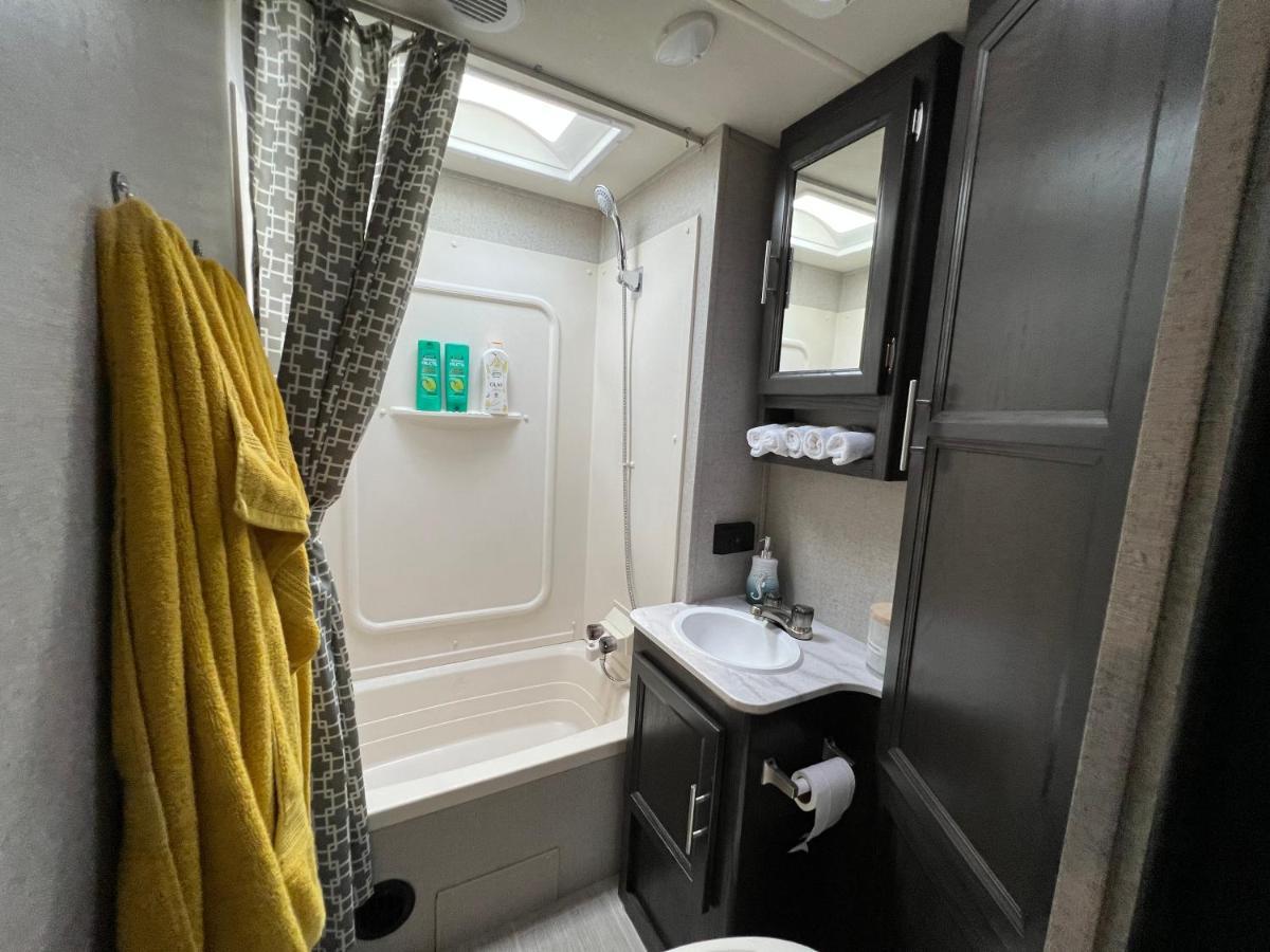 Lake Front Rv Experience Close To Port Canaveral And Kennedy Space Center Hotel Titusville Eksteriør billede