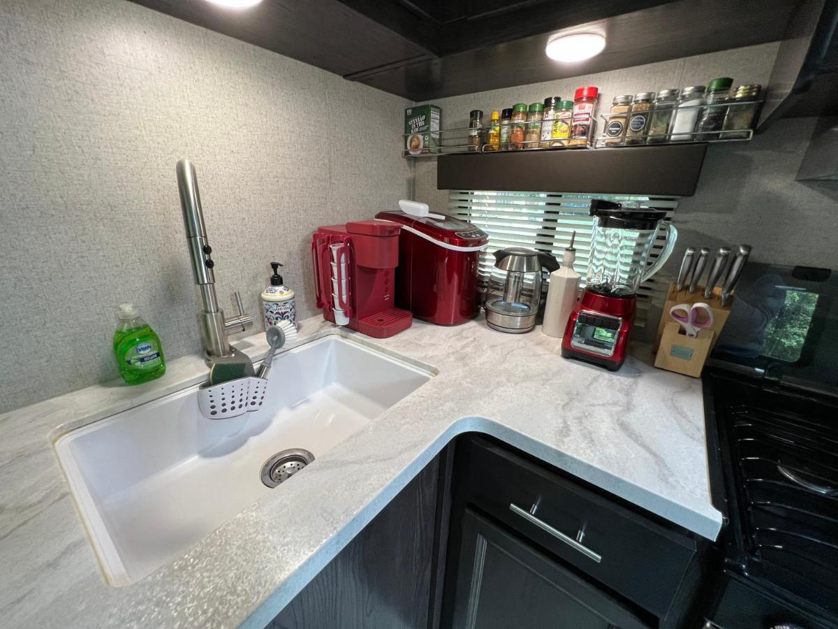 Lake Front Rv Experience Close To Port Canaveral And Kennedy Space Center Hotel Titusville Eksteriør billede