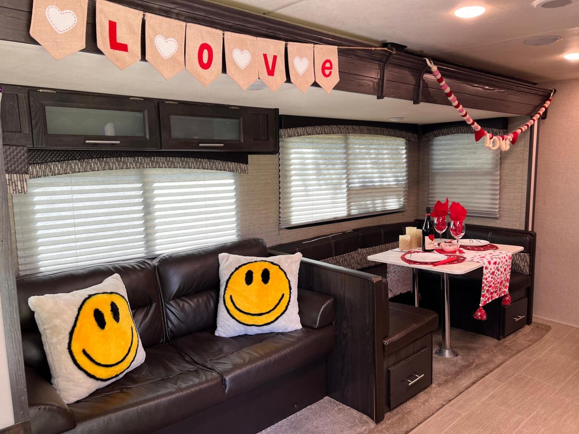 Lake Front Rv Experience Close To Port Canaveral And Kennedy Space Center Hotel Titusville Eksteriør billede